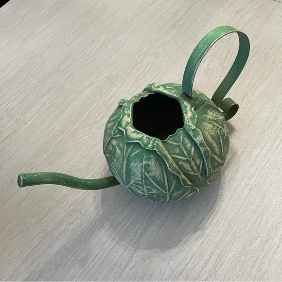 Metal Lettuce Leaves looking Watering Can - Picture 8 of 10